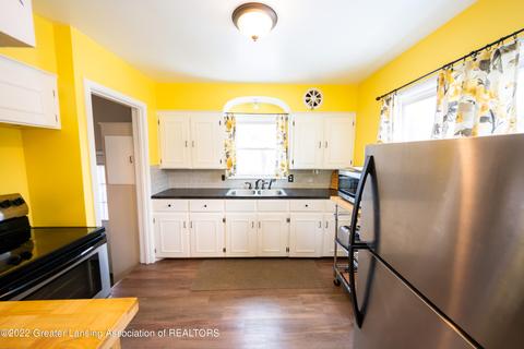 1600 Berkeley Dr, Lansing, MI 48910 photo 4