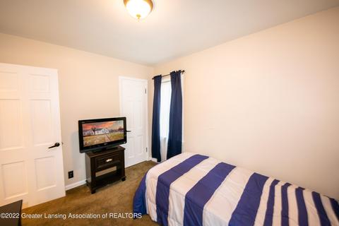 1600 Berkeley Dr, Lansing, MI 48910 photo 8