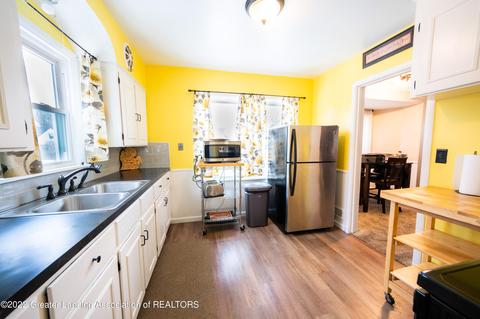1600 Berkeley Dr, Lansing, MI 48910 photo 3