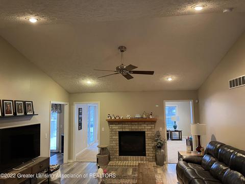 3853 Danbridge Dr, Lansing, MI 48906 photo 9