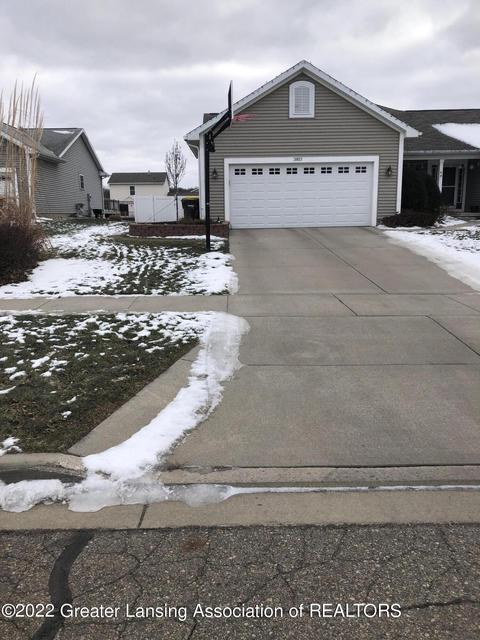 3853 Danbridge Dr, Lansing, MI 48906 photo 2