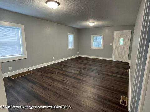 117 E Reasoner St, Lansing, MI 48906 photo 3