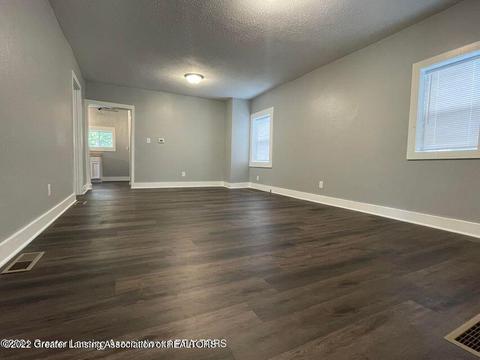 117 E Reasoner St, Lansing, MI 48906 photo 4