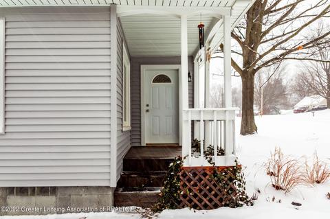 2524 E Cavanaugh Rd, Lansing, MI 48910 photo 4