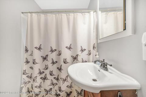 2339 Lyons Ave, Lansing, MI 48910 photo 10