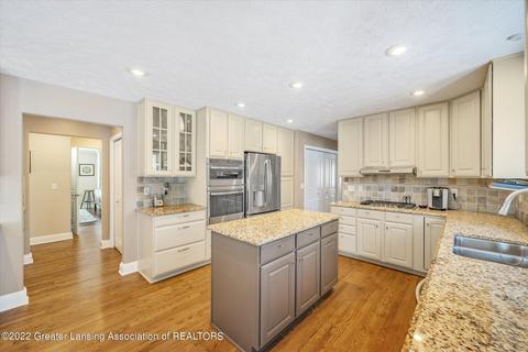 5519 Silverleaf Ct, Haslett, MI 48840 photo 18