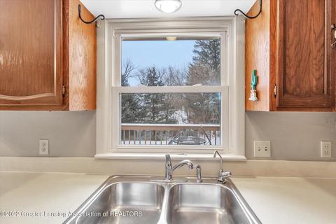 15253 Pinehurst Dr, Lansing, MI 48906 photo 20