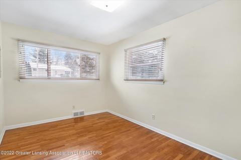15253 Pinehurst Dr, Lansing, MI 48906 photo 13