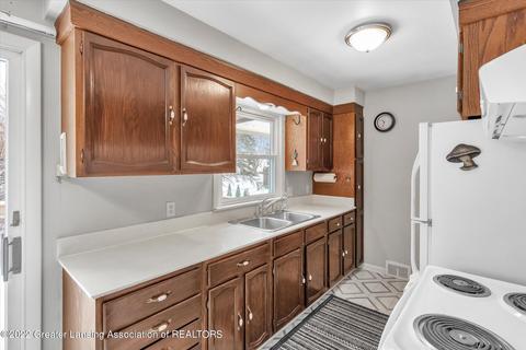 15253 Pinehurst Dr, Lansing, MI 48906 photo 24