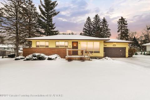 15253 Pinehurst Dr, Lansing, MI 48906 photo 1
