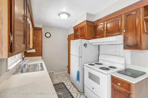 15253 Pinehurst Dr, Lansing, MI 48906 photo 23