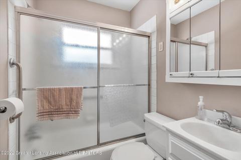 15253 Pinehurst Dr, Lansing, MI 48906 photo 17