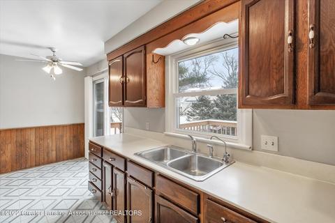 15253 Pinehurst Dr, Lansing, MI 48906 photo 19