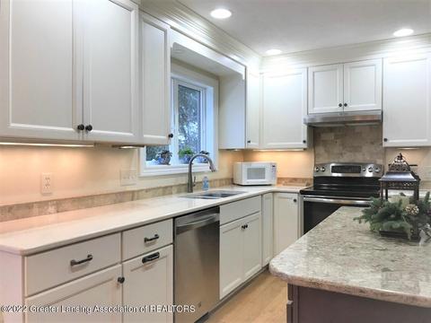 3942 White Pine Dr, Dewitt, MI 48820 photo 12