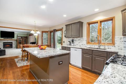 3350 Silverspring Dr, Dewitt, MI 48820 photo 3