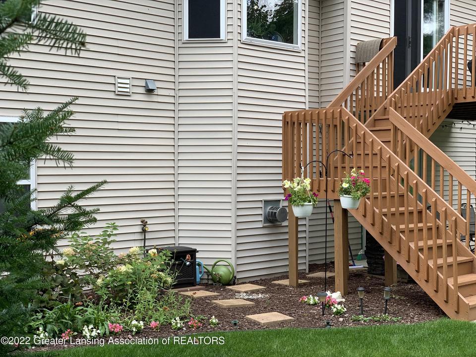  13777 Remington Dr, Bath, MI 48808 photo 6