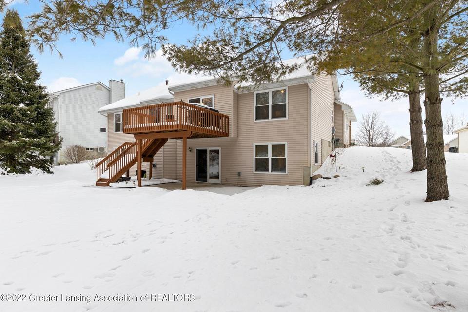  13777 Remington Dr, Bath, MI 48808 photo 4