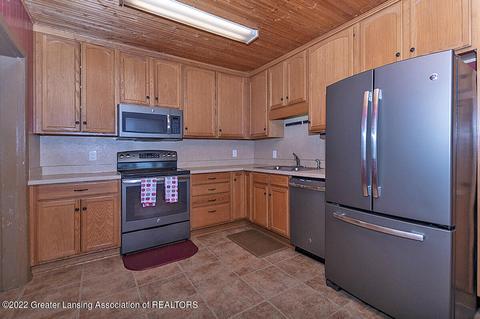 505 N Main St, Perry, MI 48872 photo 10