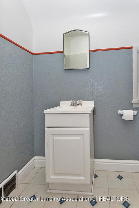 505 N Main St, Perry, MI 48872 photo 21