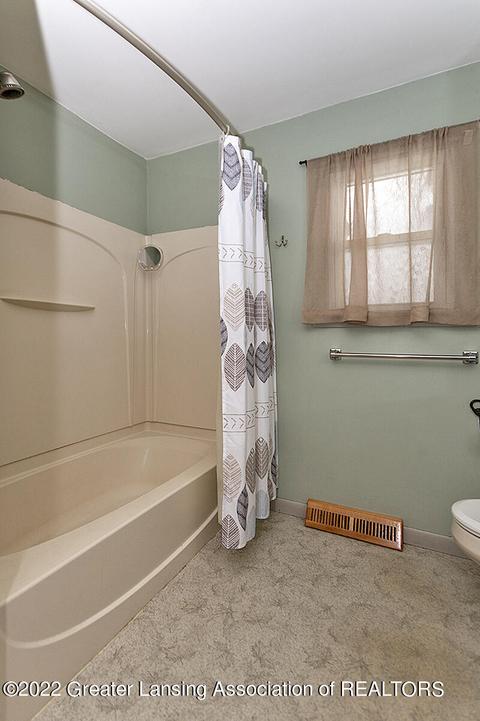 505 N Main St, Perry, MI 48872 photo 16