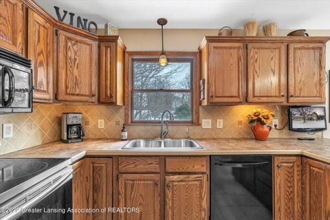 305 Windyrush Ln, Dewitt, MI 48820 photo 12