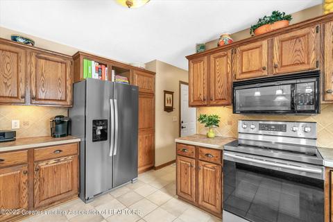 305 Windyrush Ln, Dewitt, MI 48820 photo 11