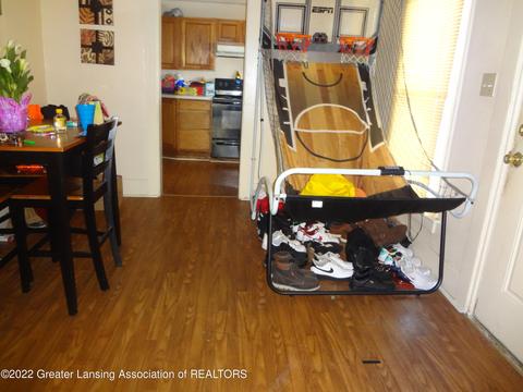 616 Bluff St, Lansing, MI 48906 photo 4