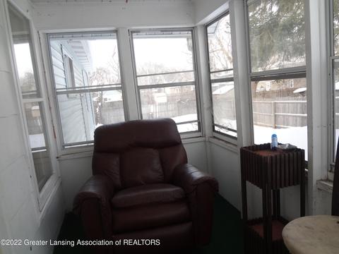 616 Bluff St, Lansing, MI 48906 photo 2