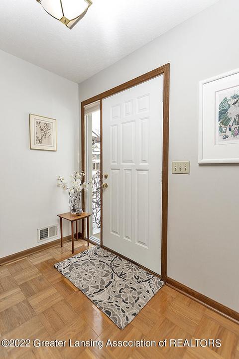 3933 E Sunwind Dr, Okemos, MI 48864 photo 2