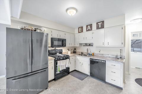 3740 Mulberry Ln, Dewitt, MI 48820 photo 9