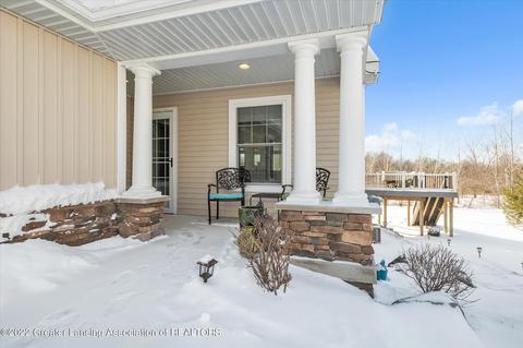 5260 E Hawk Hollow Dr, Bath, MI 48808 photo 2