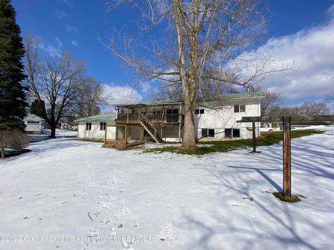 402 E Adelaide St, Maple Rapids, MI 48853 photo 2