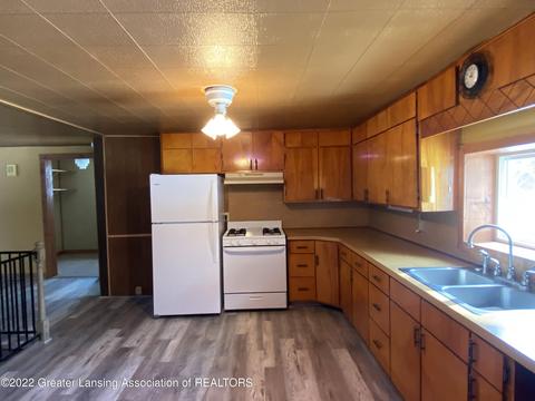 402 E Adelaide St, Maple Rapids, MI 48853 photo 11