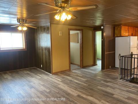 402 E Adelaide St, Maple Rapids, MI 48853 photo 17