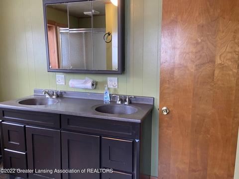 402 E Adelaide St, Maple Rapids, MI 48853 photo 23