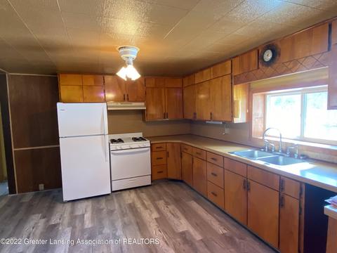 402 E Adelaide St, Maple Rapids, MI 48853 photo 12