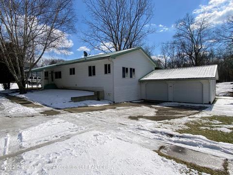 402 E Adelaide St, Maple Rapids, MI 48853 photo 1