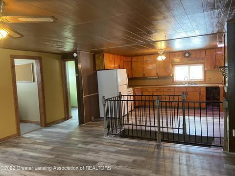 402 E Adelaide St, Maple Rapids, MI 48853 photo 9