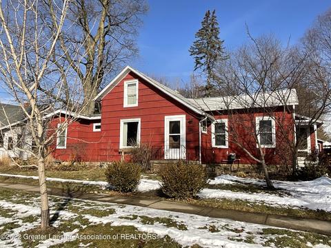 808 W Hanover St, Marshall, MI 49068 photo 3