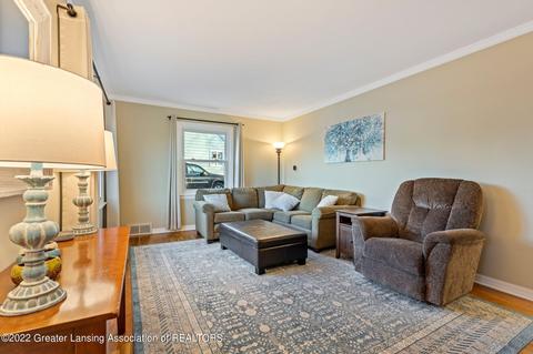 923 Pendleton Dr, Lansing, MI 48917 photo 2