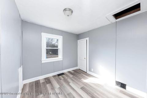 105 E Cavanaugh Rd, Lansing, MI 48910 photo 4