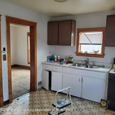 526 Beech St, Lansing, MI 48912 photo 3