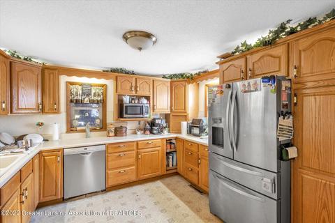 529 S Maple Ave, Maple Rapids, MI 48853 photo 10