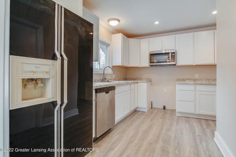 220 E Willow St, Perry, MI 48872 photo 4