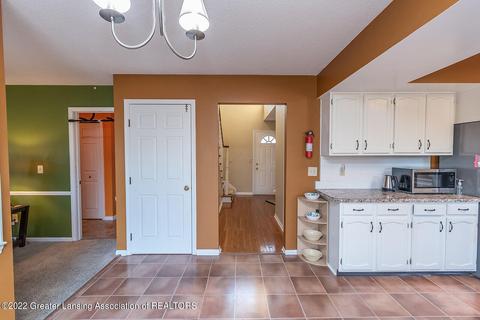 5902 Buttonwood Dr, Haslett, MI 48840 photo 12