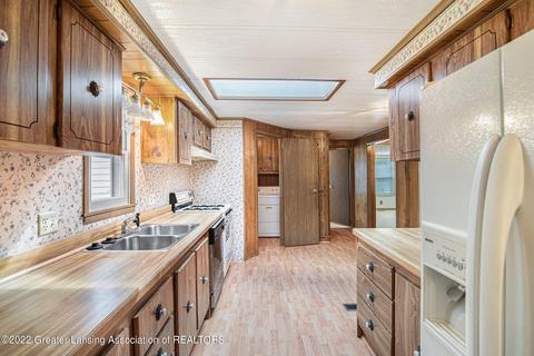 5385 Ann Dr, Bath, MI 48808 photo 7