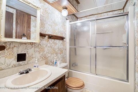 5385 Ann Dr, Bath, MI 48808 photo 9
