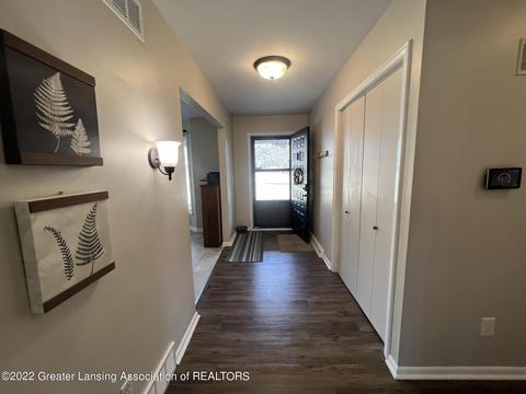 3145 E Broadmoor Dr, Lansing, MI 48906 photo 7