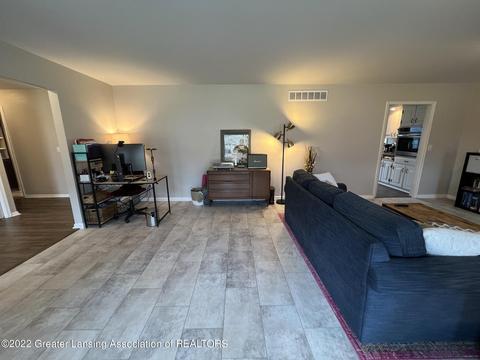 3145 E Broadmoor Dr, Lansing, MI 48906 photo 9