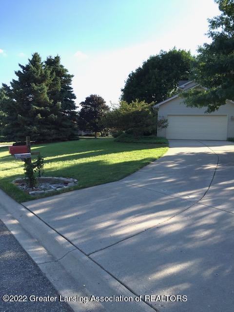1685 Killarney Dr, Holt, MI 48842 photo 2